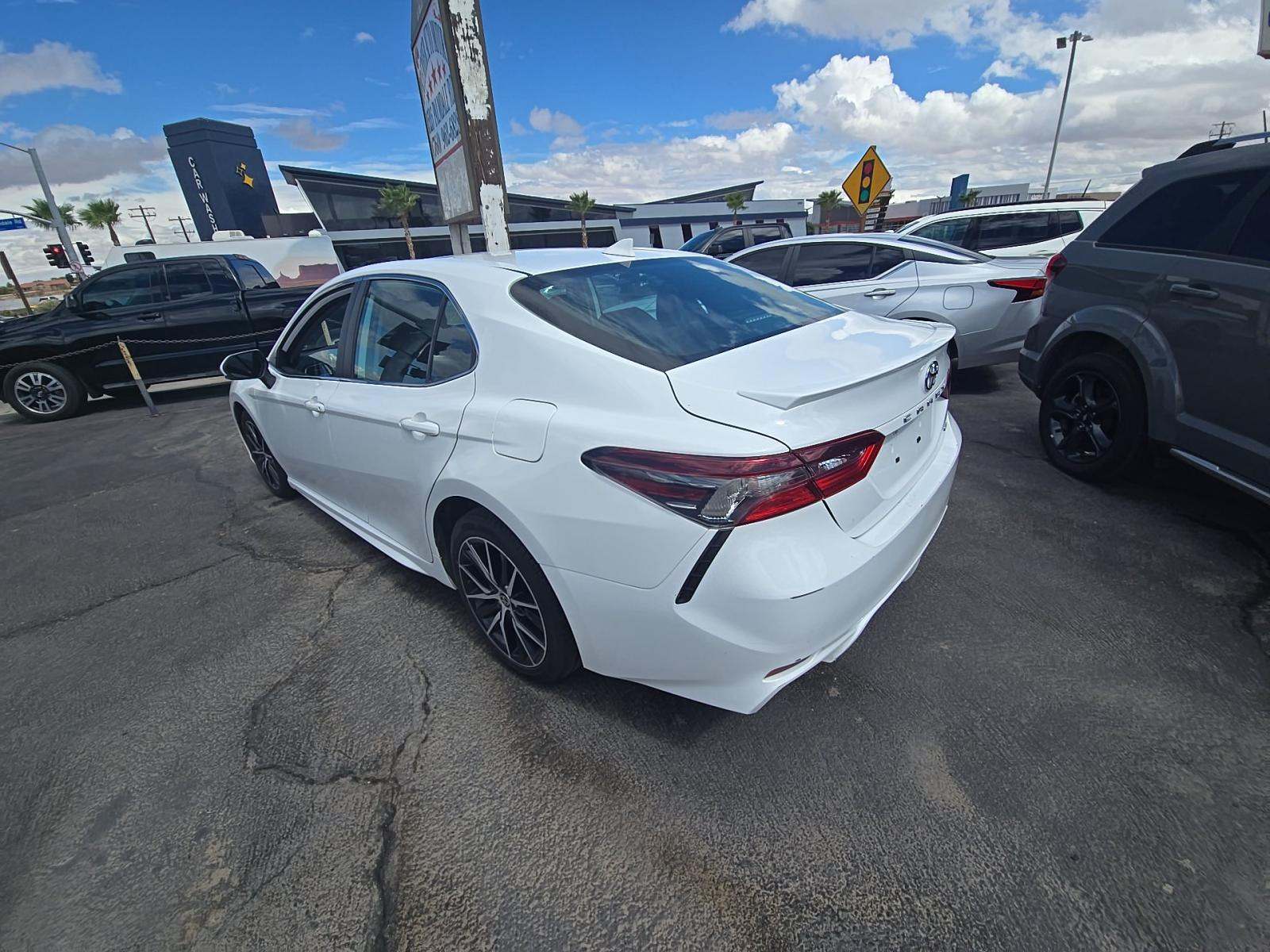 2022 Toyota Camry SE FWD