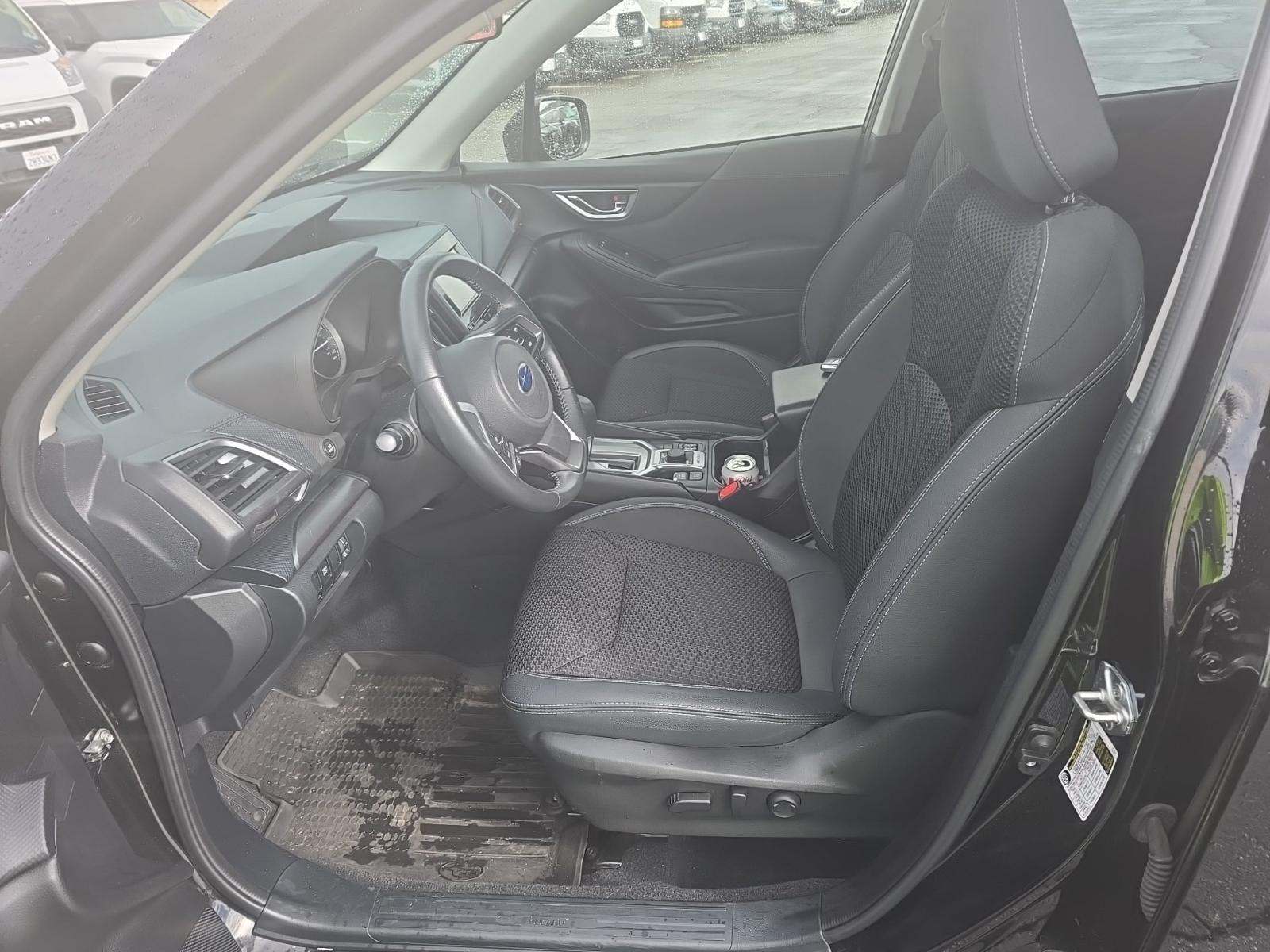 2023 Subaru Forester Premium AWD