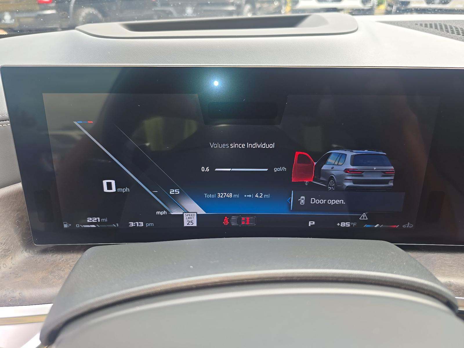 2025 BMW X7 M60i AWD