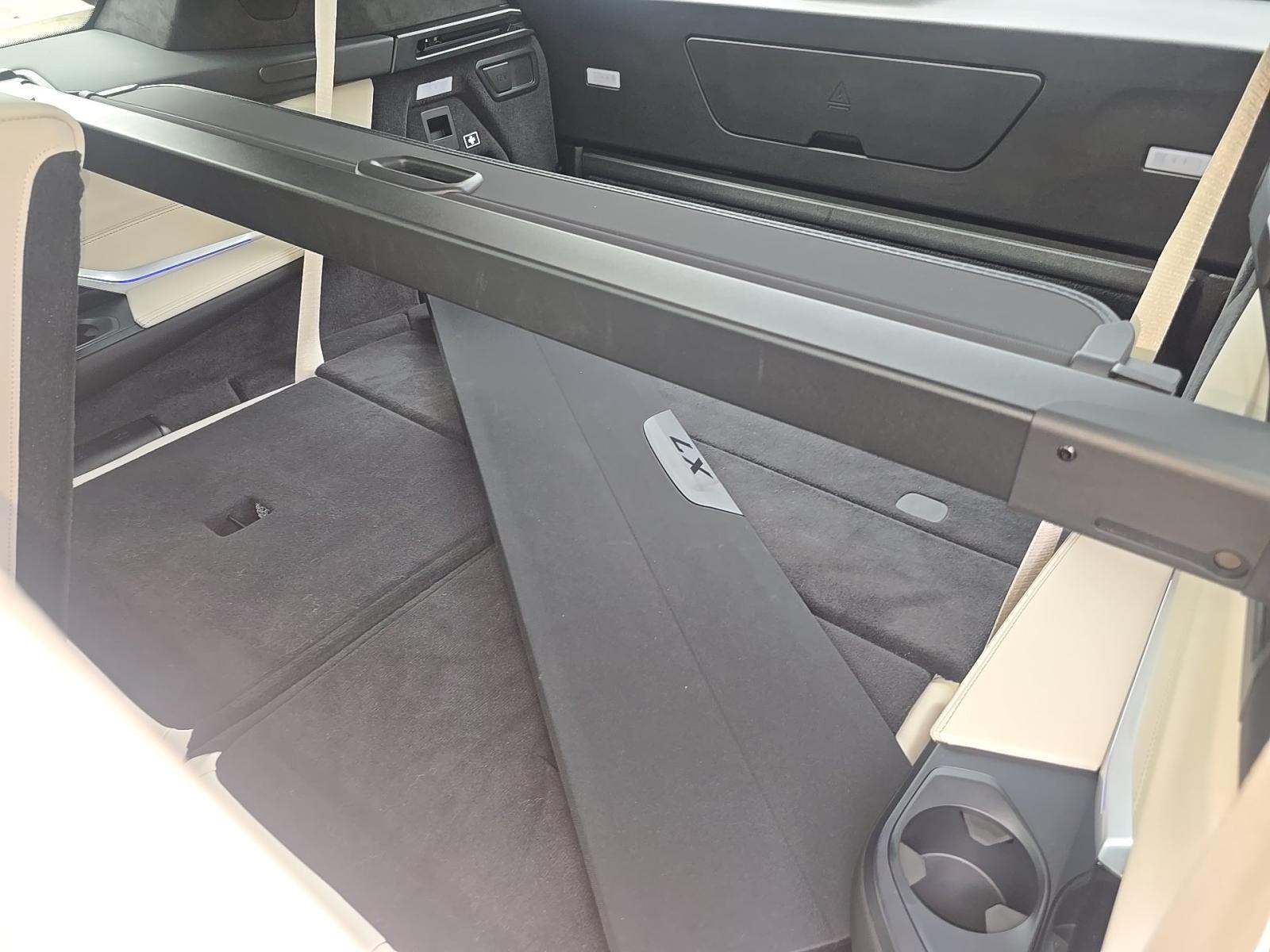 2025 BMW X7 M60i AWD