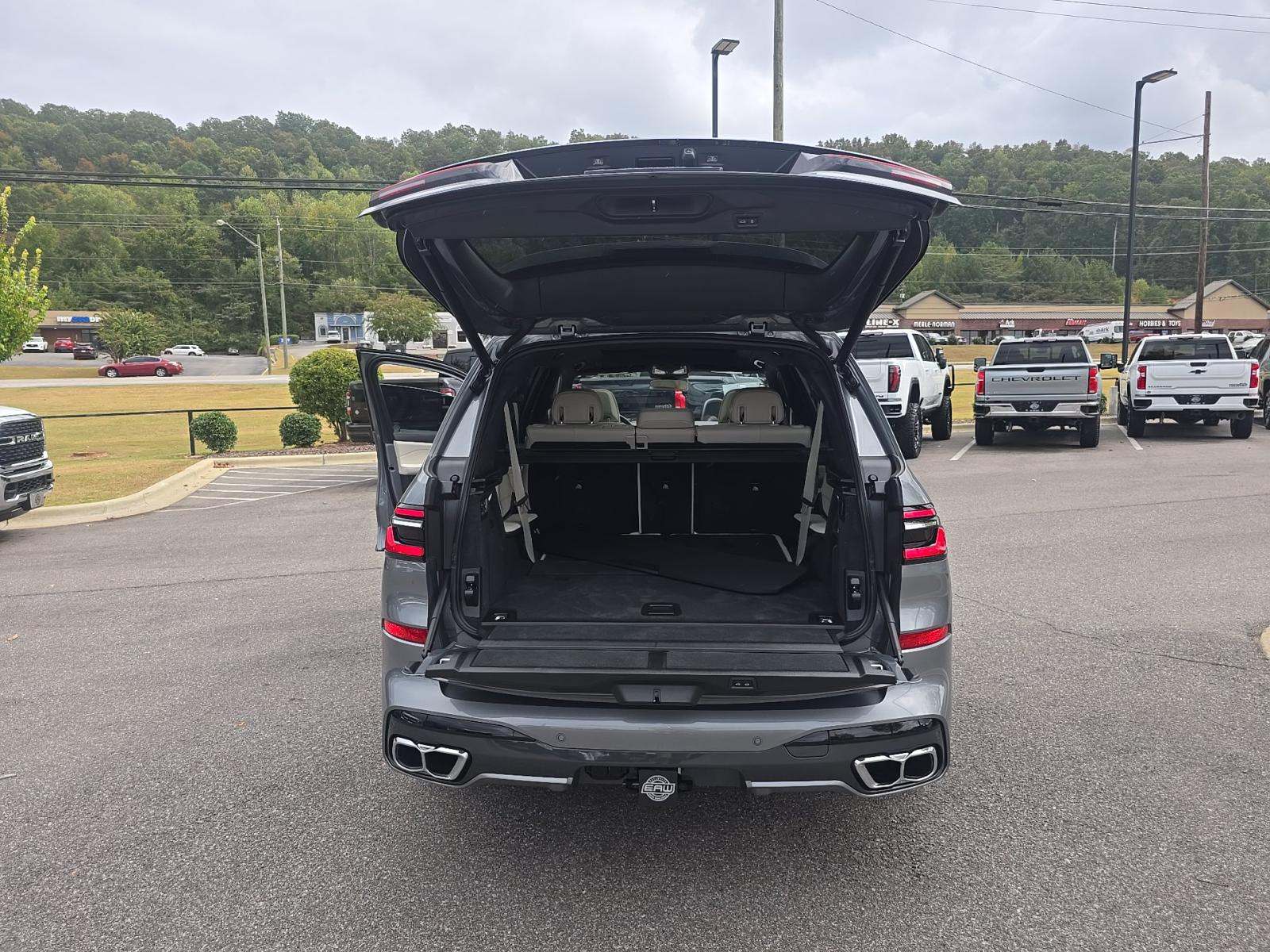 2025 BMW X7 M60i AWD