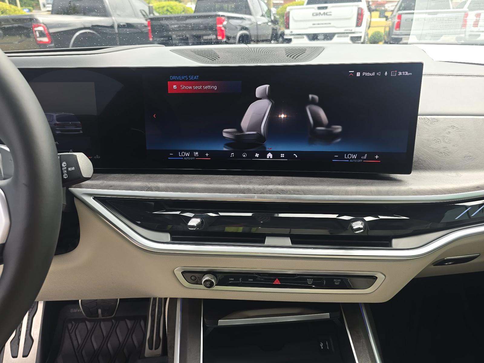 2025 BMW X7 M60i AWD