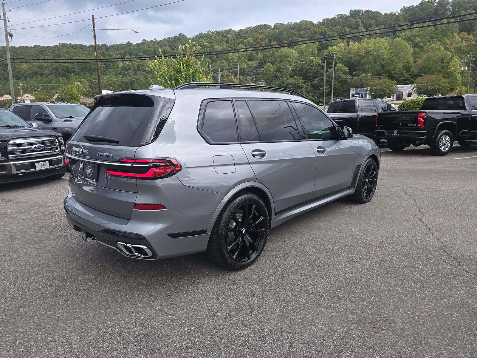 2025 BMW X7 M60i AWD