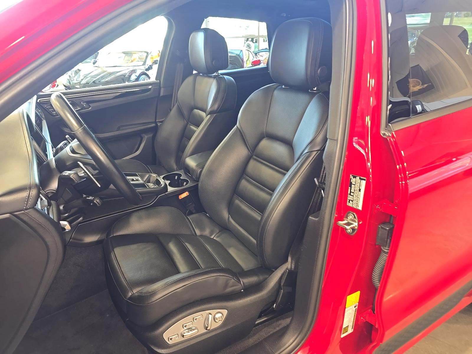 2023 Porsche Macan Base AWD