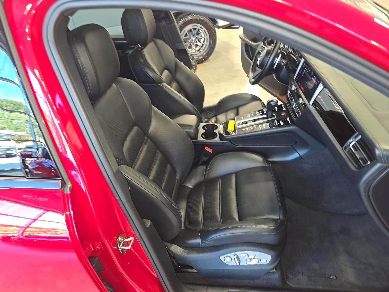 2023 Porsche Macan Base AWD