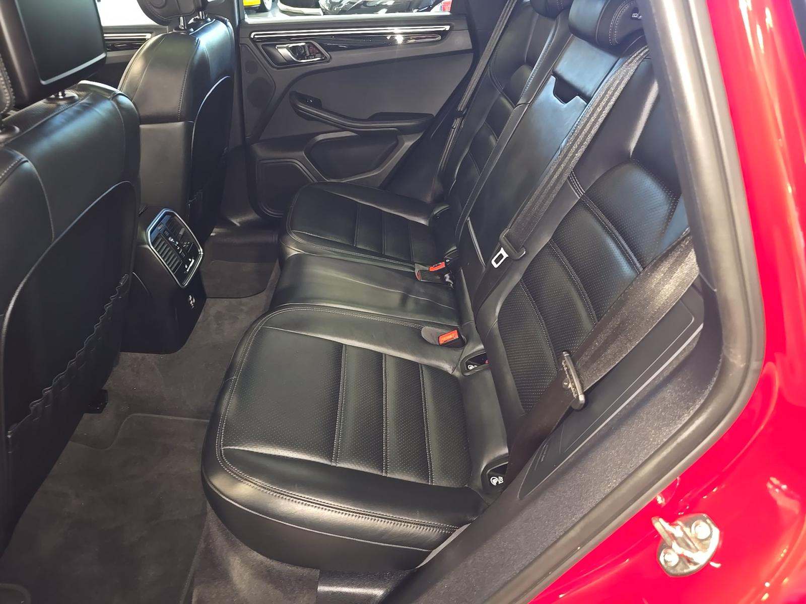 2023 Porsche Macan Base AWD