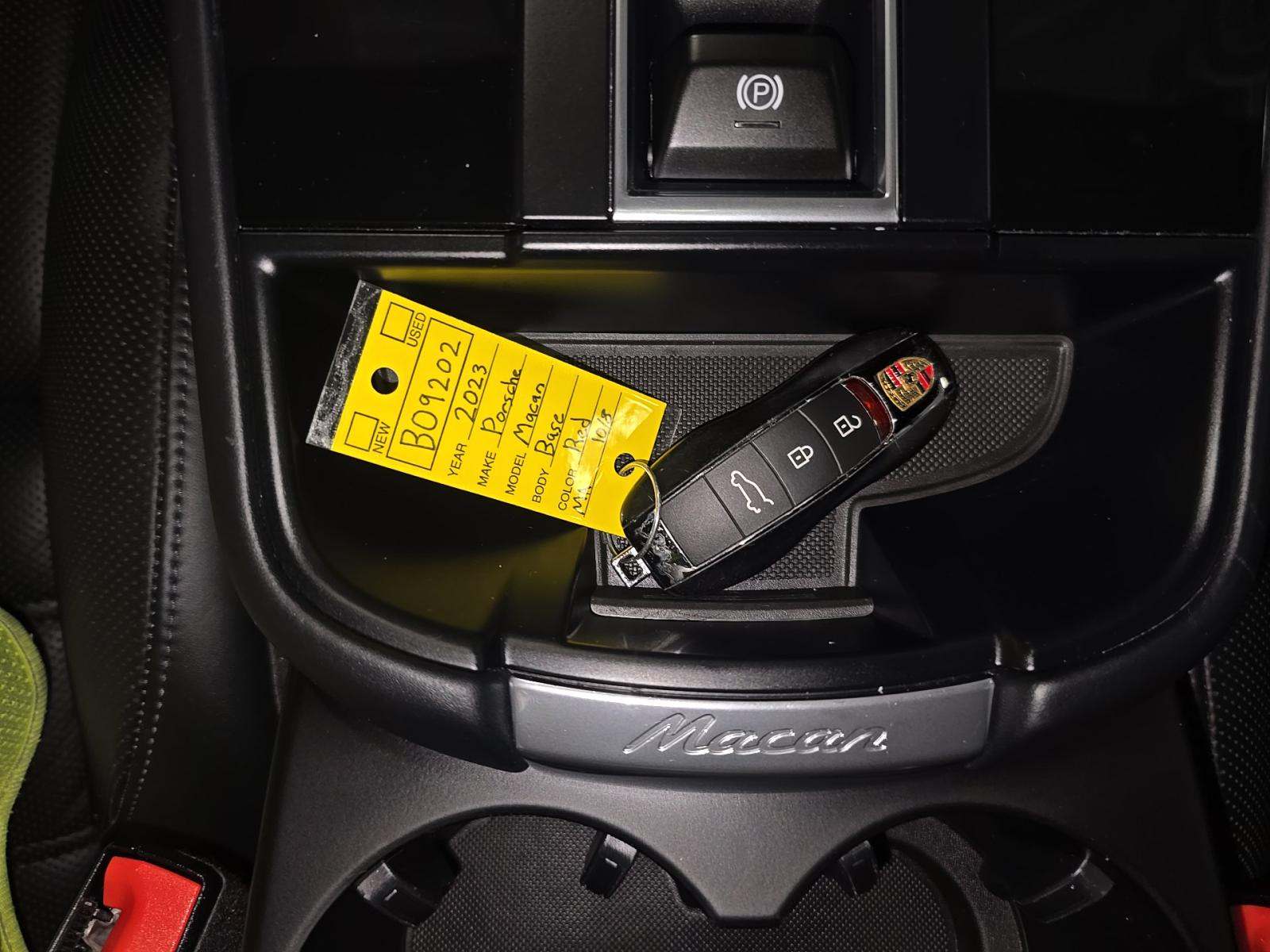 2023 Porsche Macan Base AWD