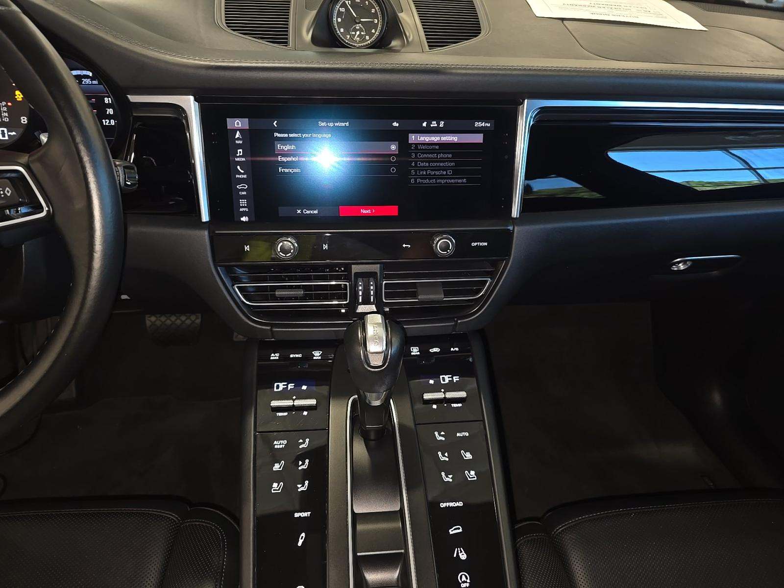 2023 Porsche Macan Base AWD