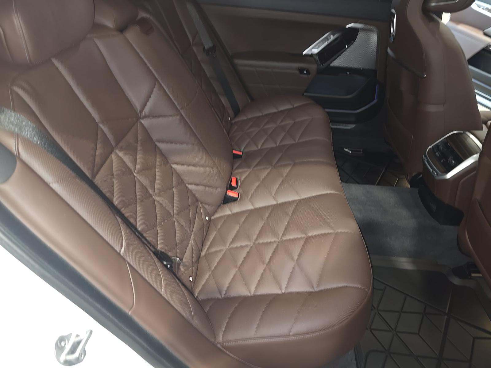 2025 BMW 7 Series 740i RWD