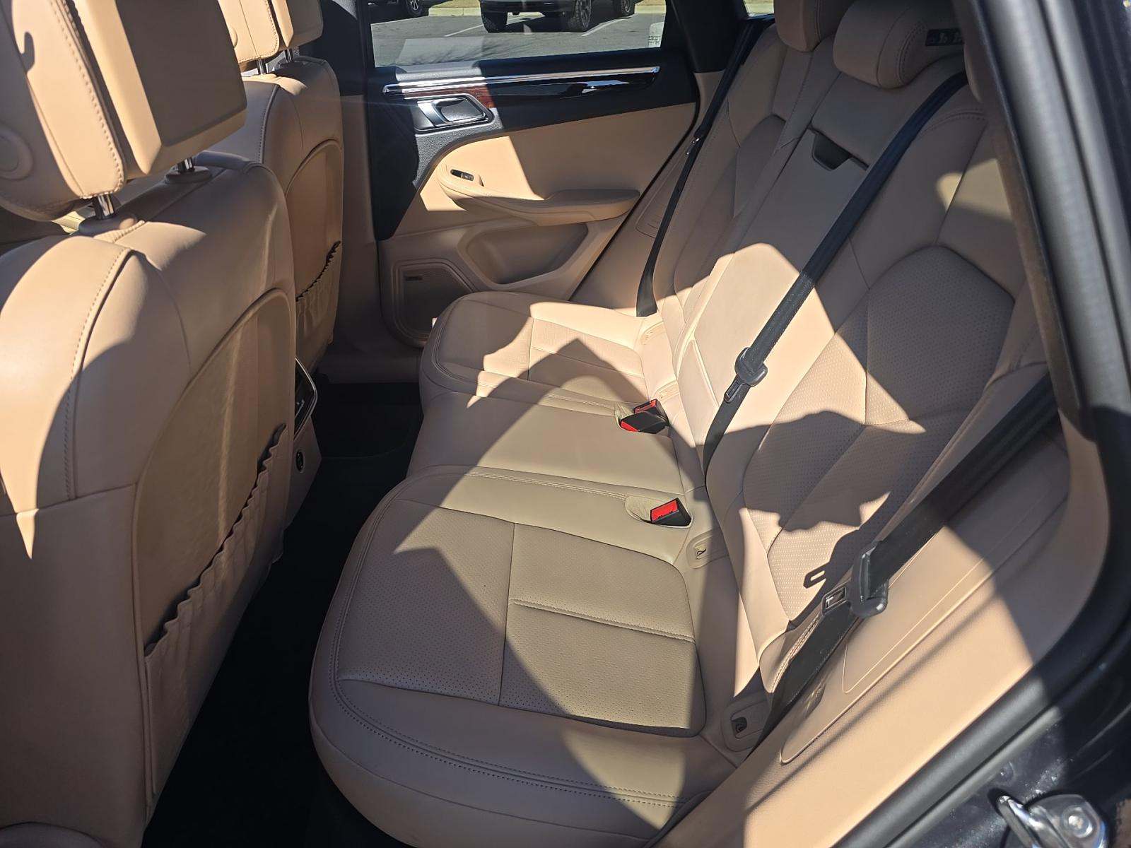 2024 Porsche Macan Base AWD