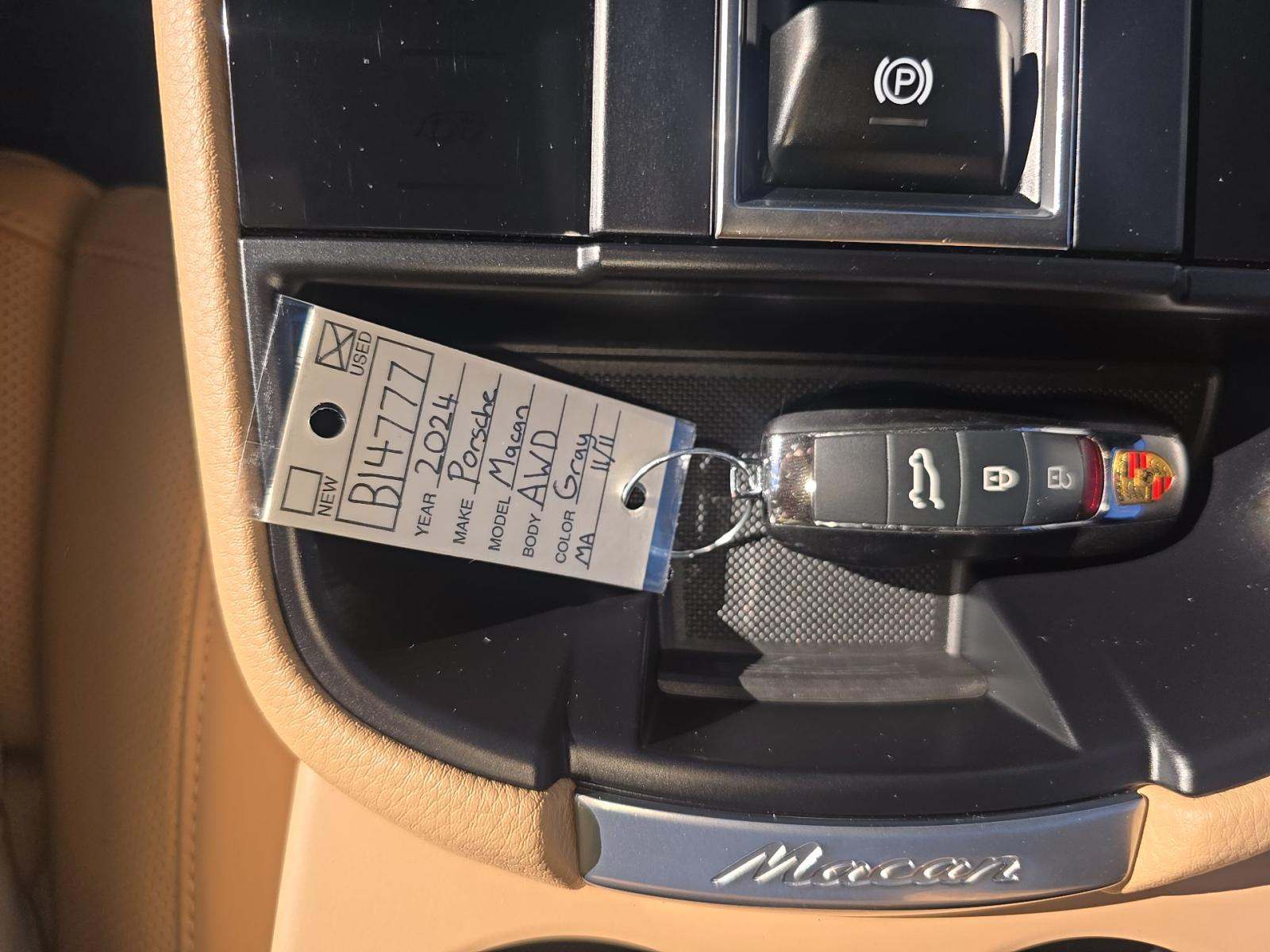 2024 Porsche Macan Base AWD