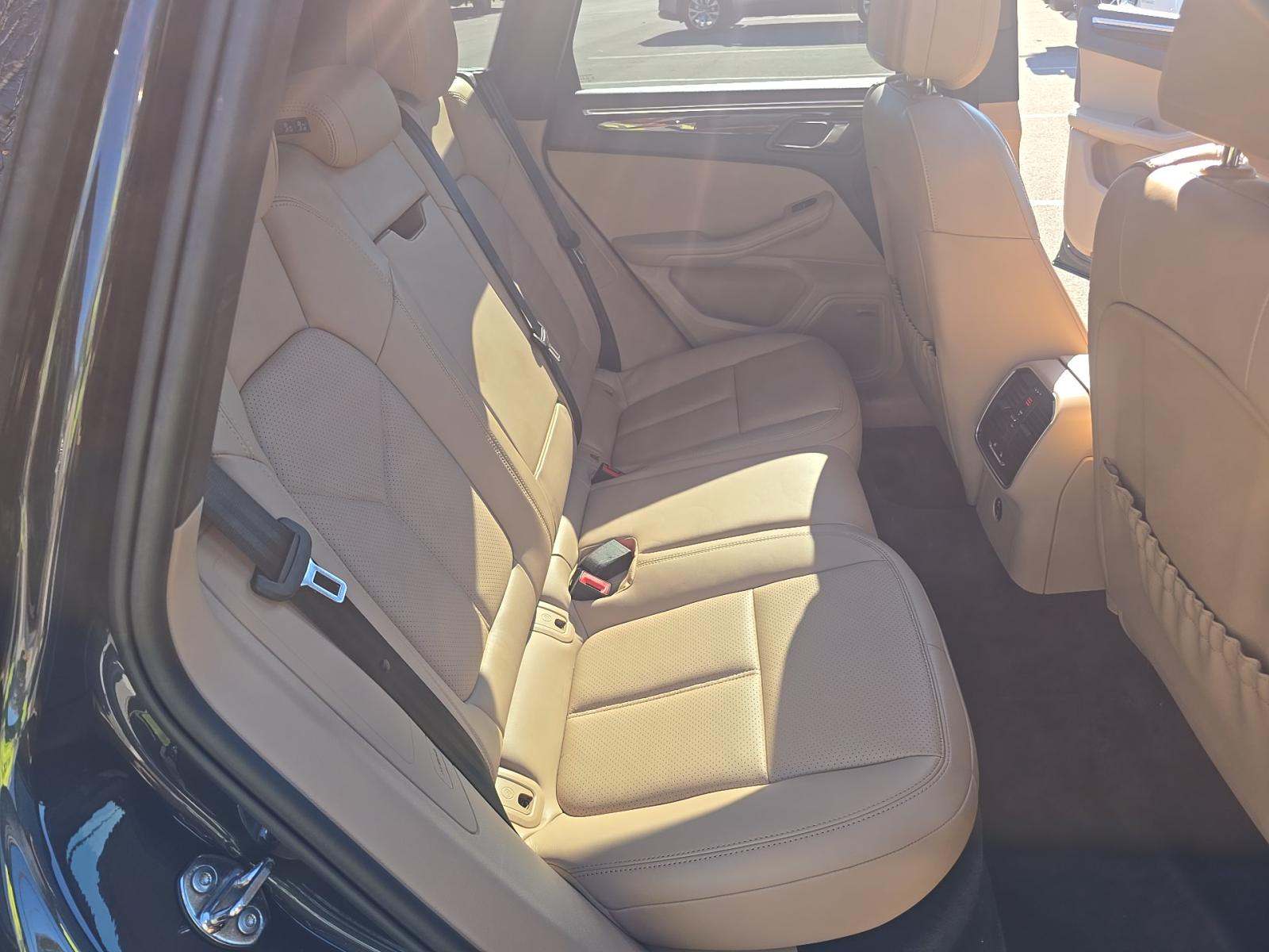 2024 Porsche Macan Base AWD