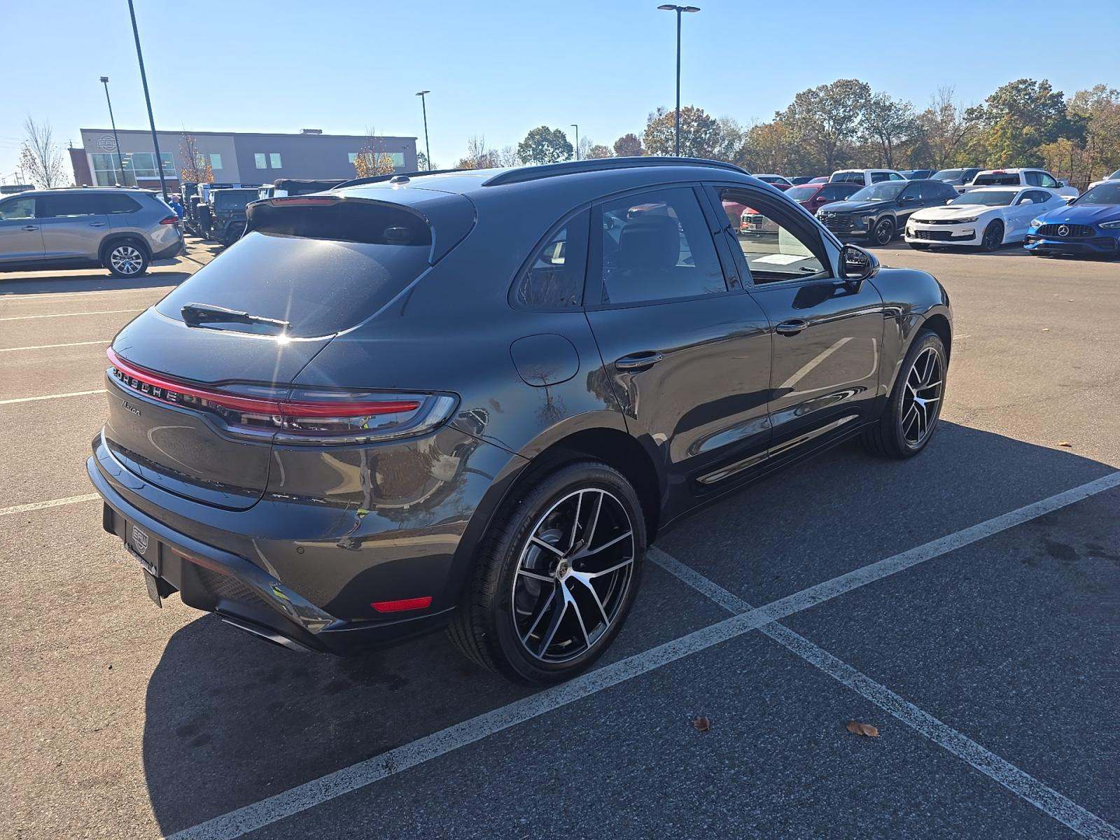 2024 Porsche Macan Base AWD