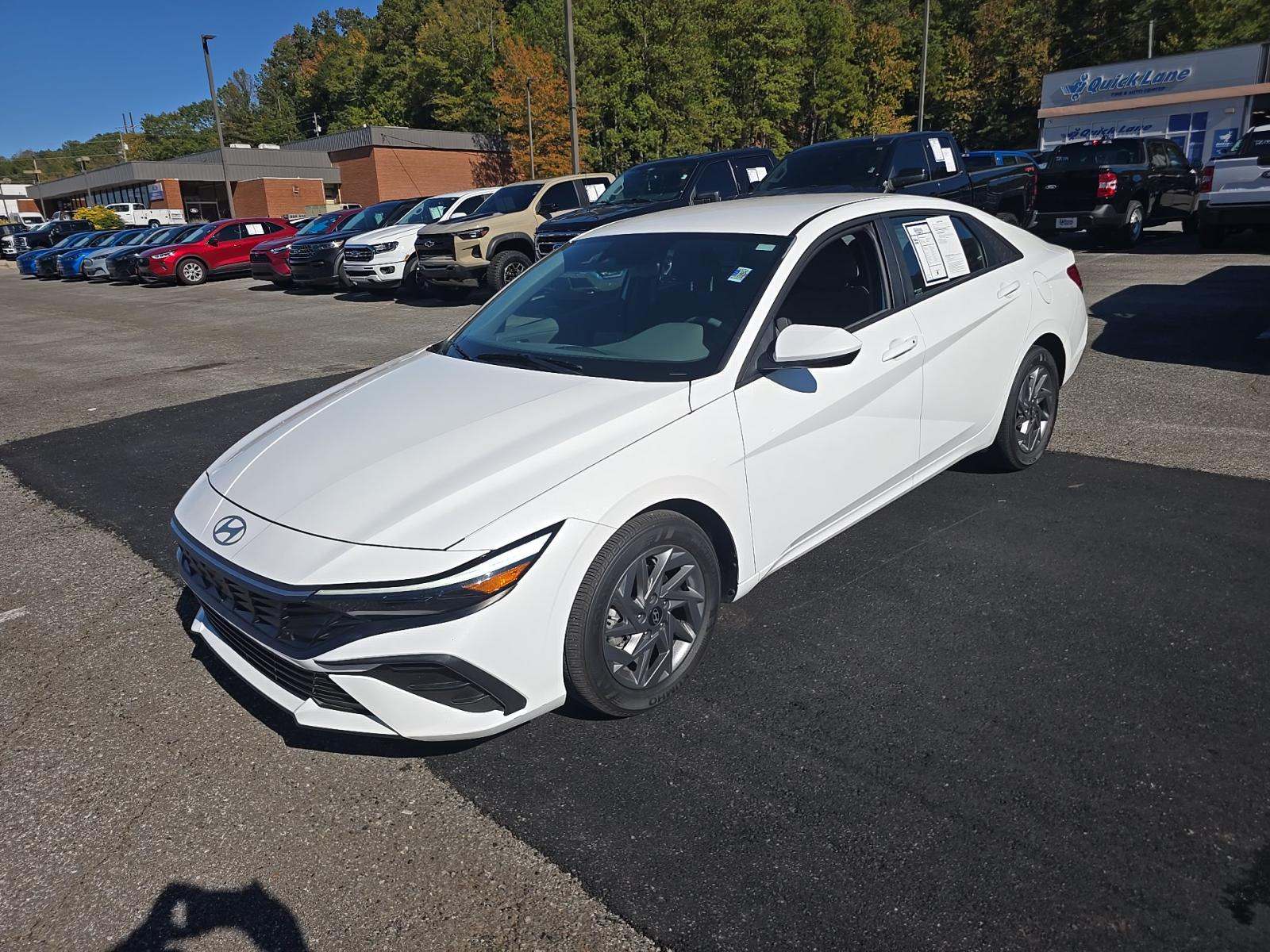 2024 Hyundai Elantra SEL FWD