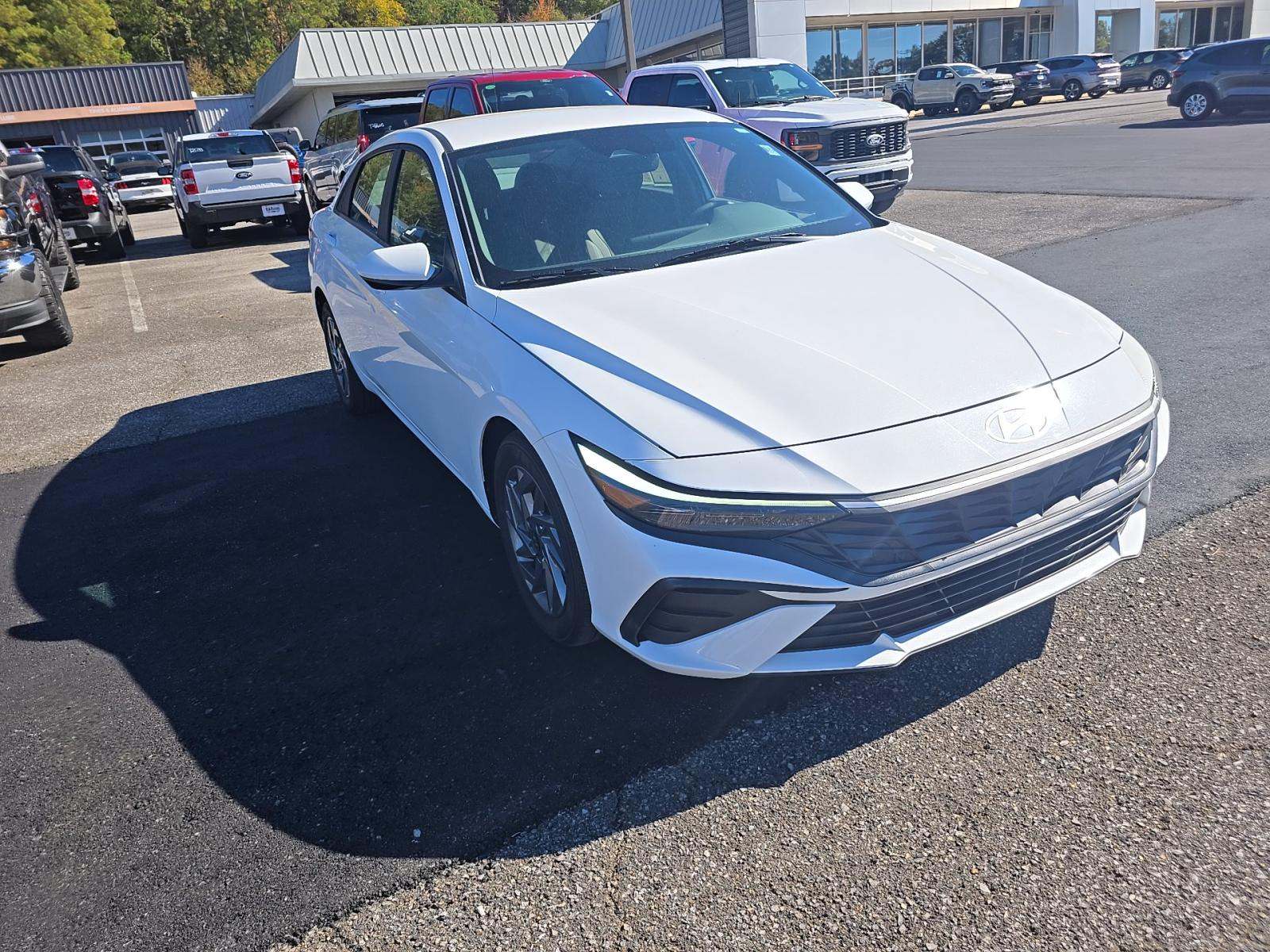 2024 Hyundai Elantra SEL FWD