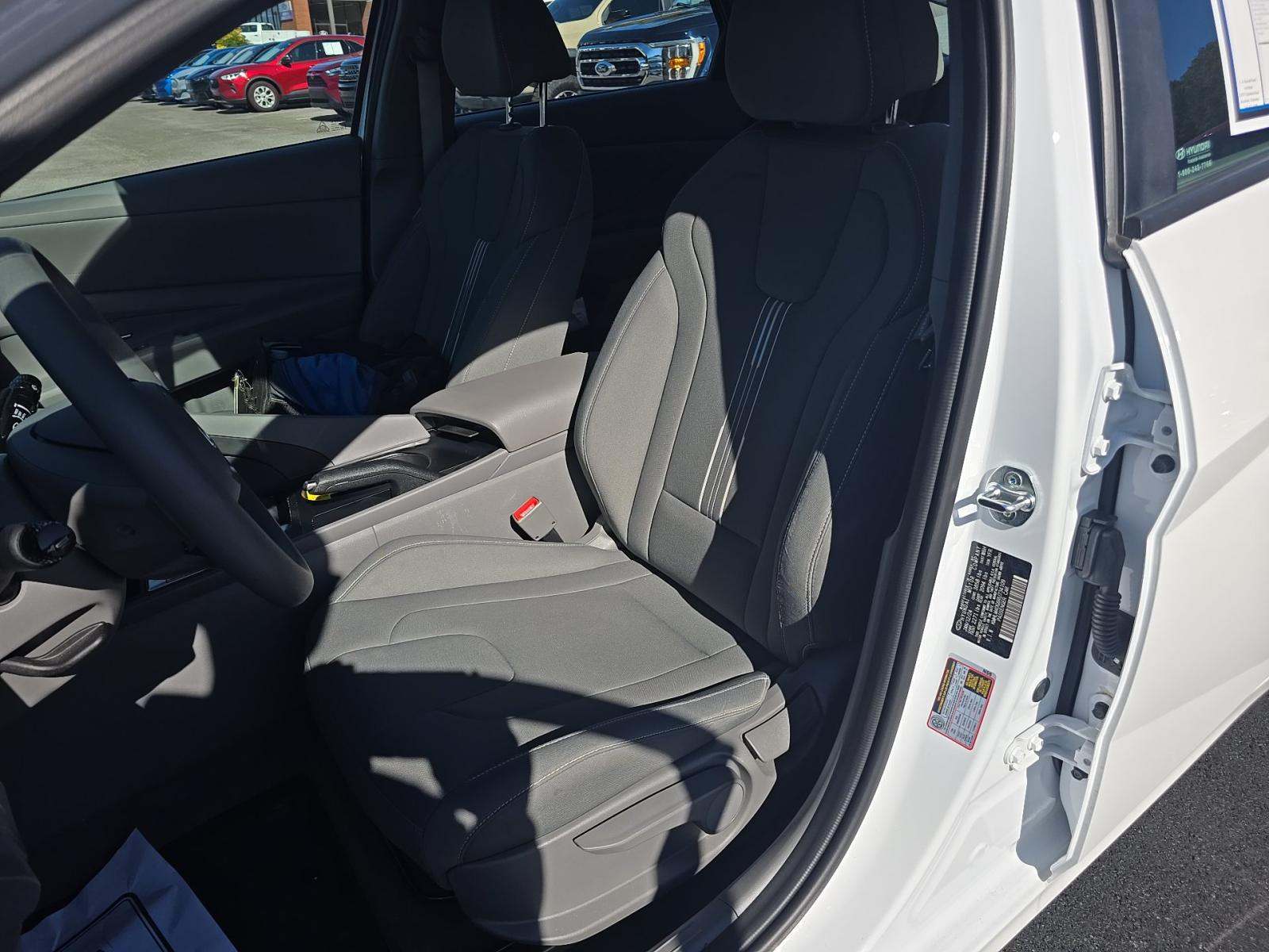 2024 Hyundai Elantra SEL FWD