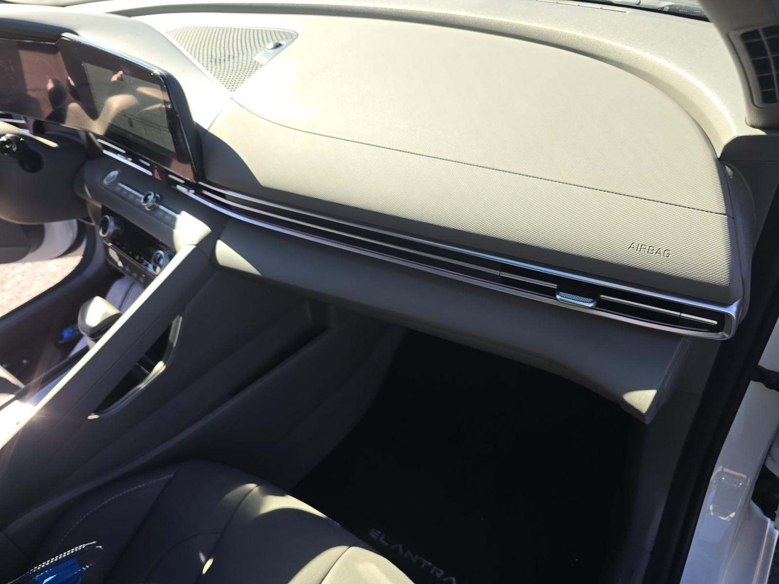 2024 Hyundai Elantra SEL FWD