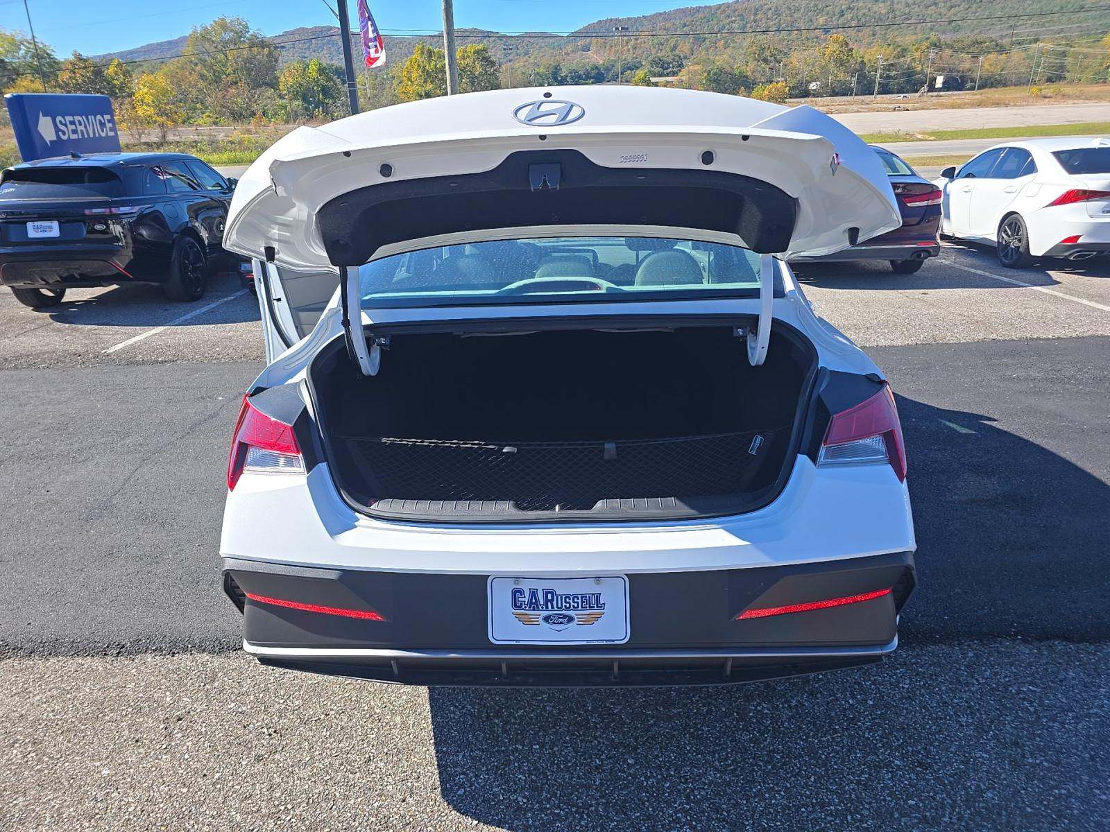 2024 Hyundai Elantra SEL FWD