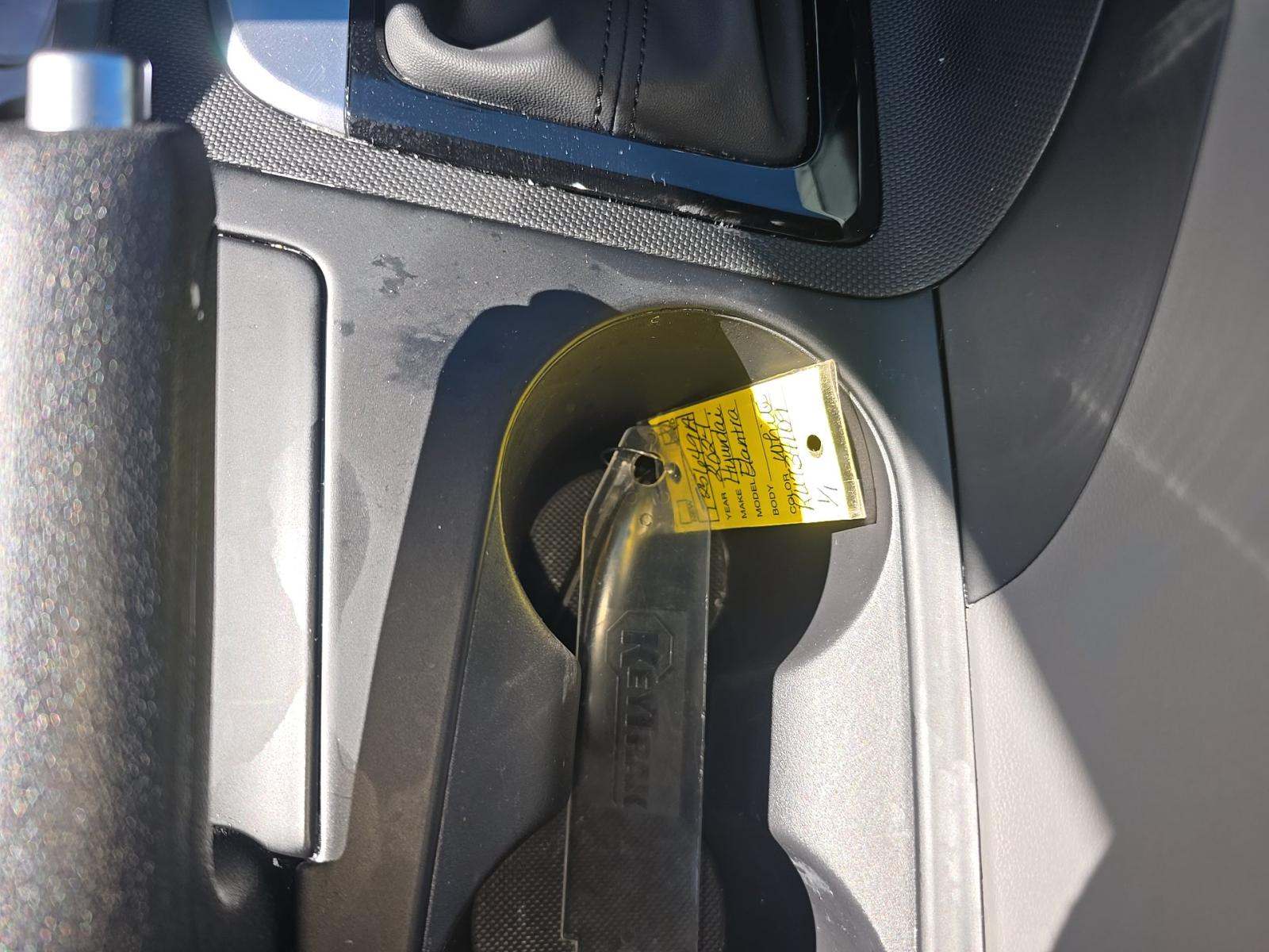 2024 Hyundai Elantra SEL FWD