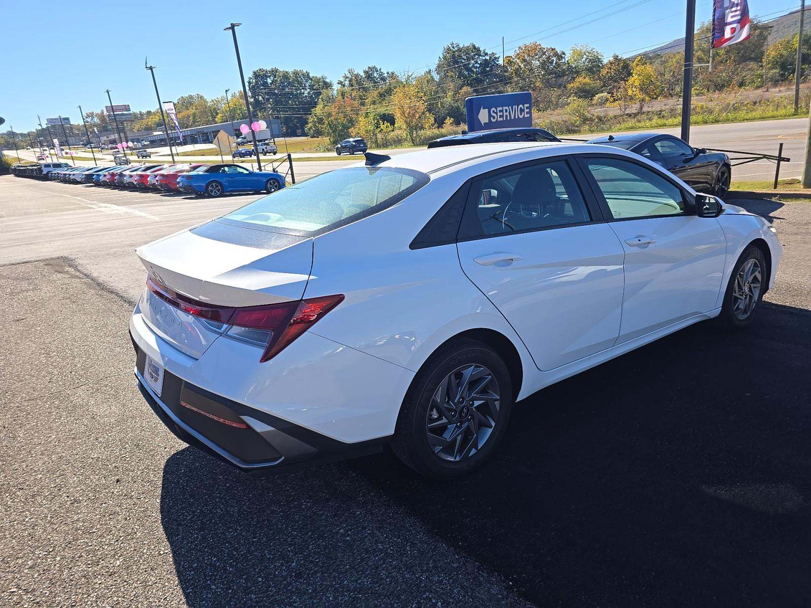 2024 Hyundai Elantra SEL FWD