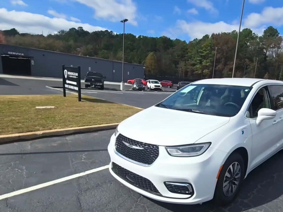 2022 Chrysler Pacifica Hybrid Touring L FWD