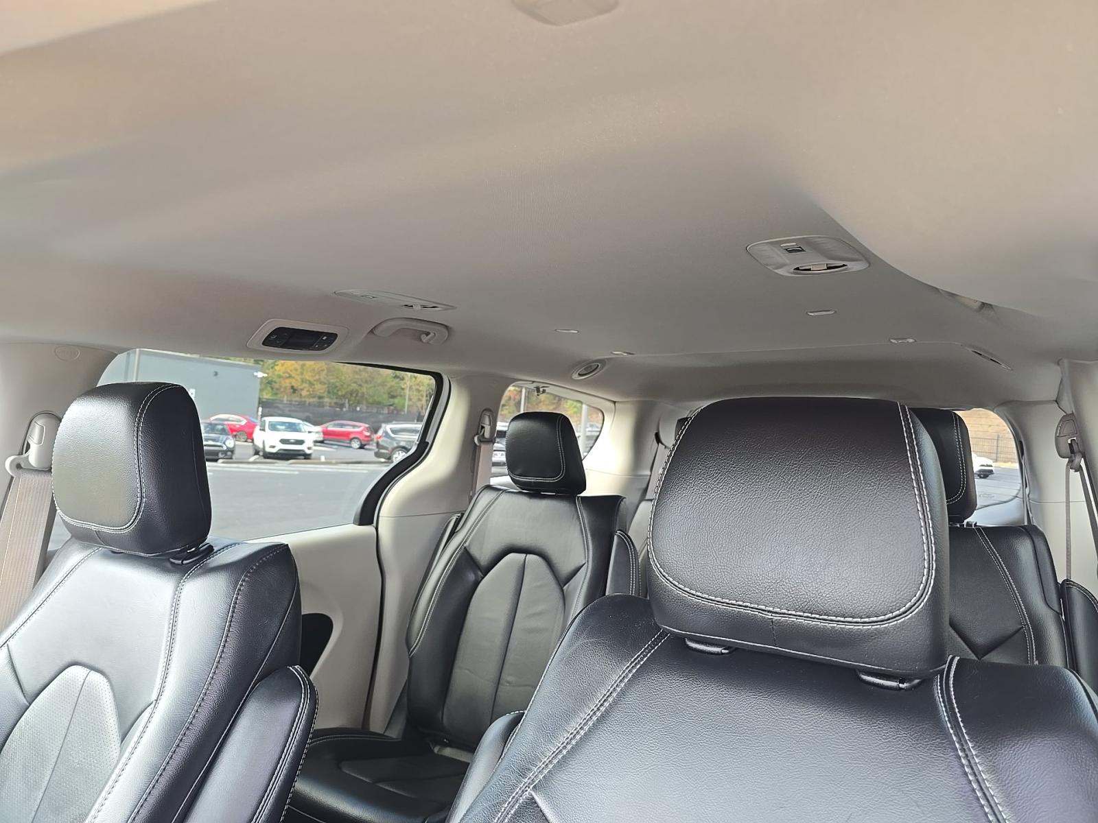 2022 Chrysler Pacifica Hybrid Touring L FWD