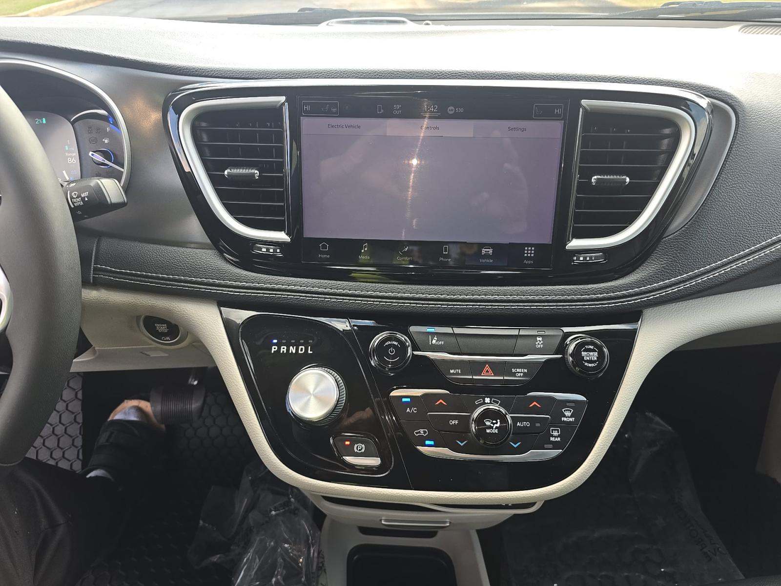 2022 Chrysler Pacifica Hybrid Touring L FWD