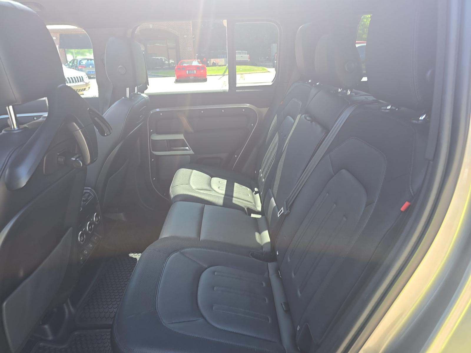 2022 Land Rover Defender 110 X-Dynamic SE AWD