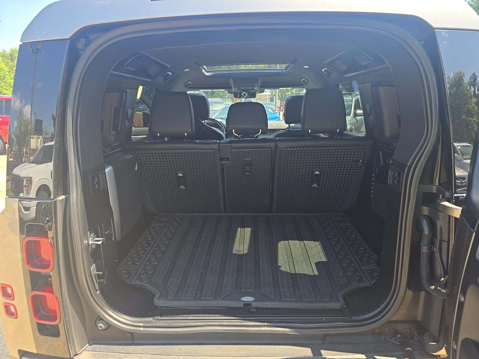 2022 Land Rover Defender 110 X-Dynamic SE AWD
