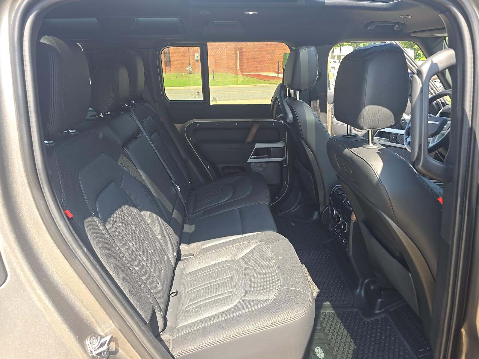 2022 Land Rover Defender 110 X-Dynamic SE AWD