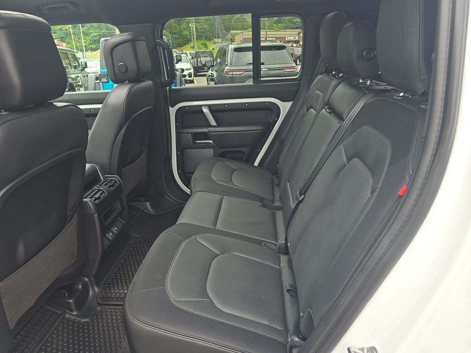 2023 Land Rover Defender 110 X-Dynamic SE AWD