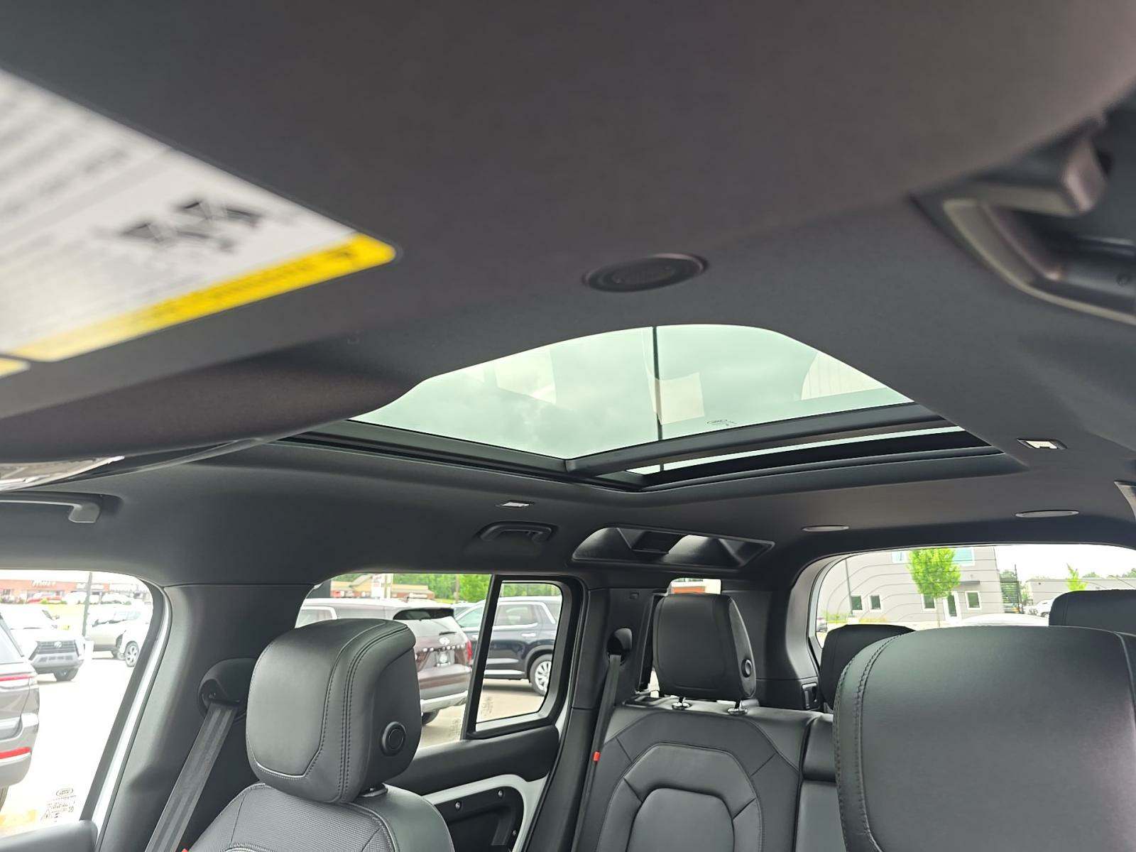 2023 Land Rover Defender 110 X-Dynamic SE AWD