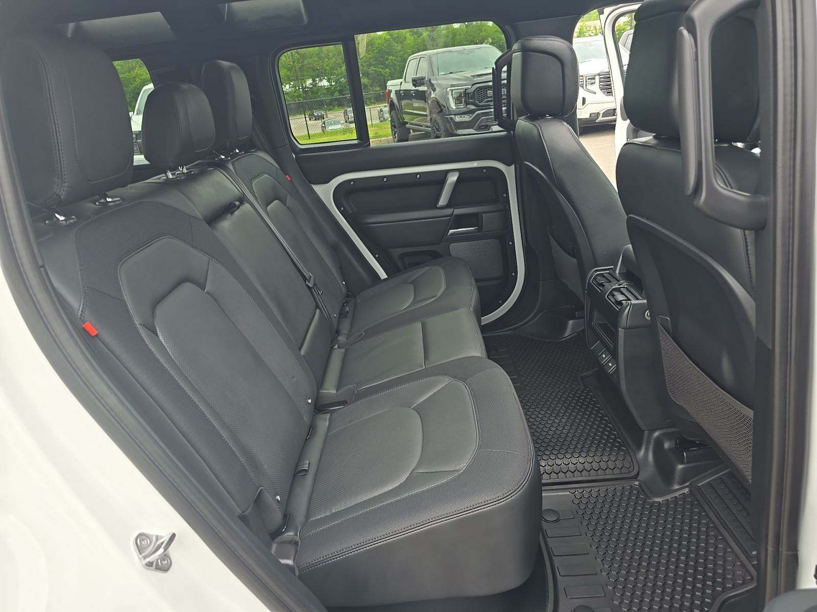 2023 Land Rover Defender 110 X-Dynamic SE AWD