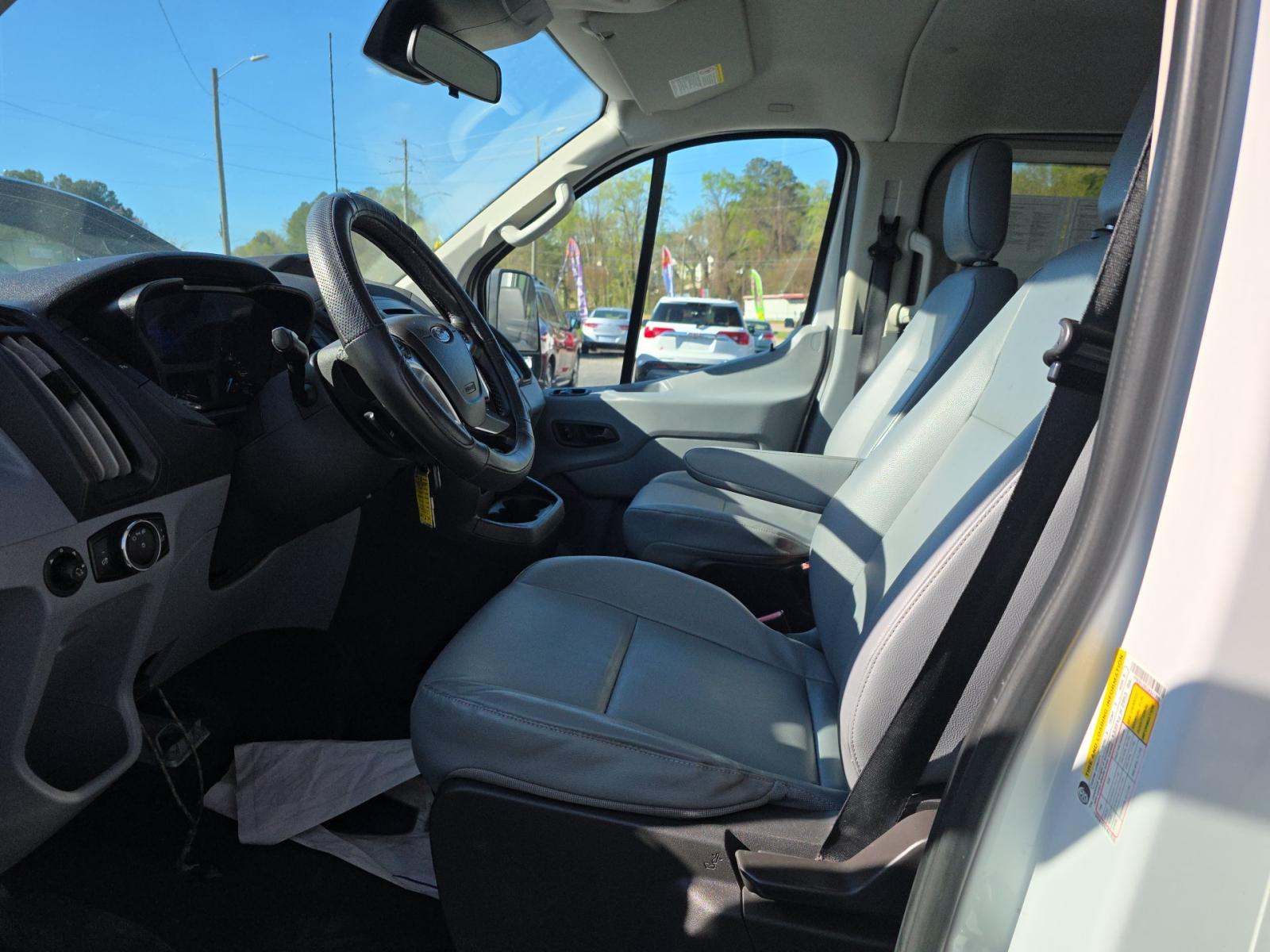 FORD TRANSIT 150 - 6