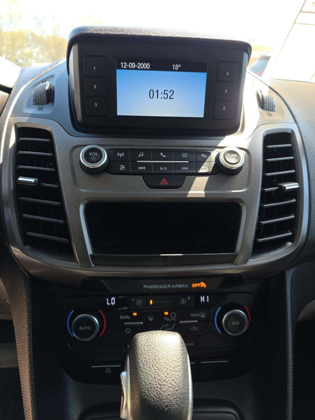 FORD TRANSIT CONNECT - 10