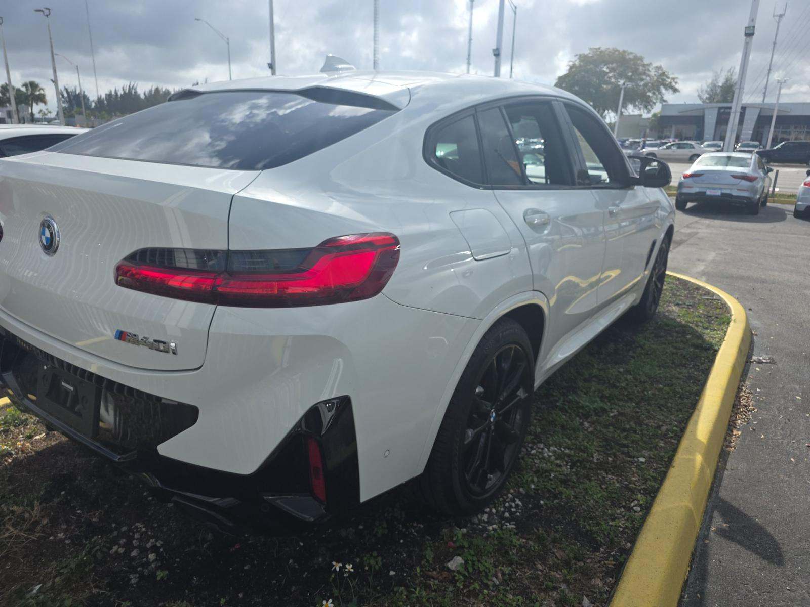 2022 BMW X4 M40i AWD