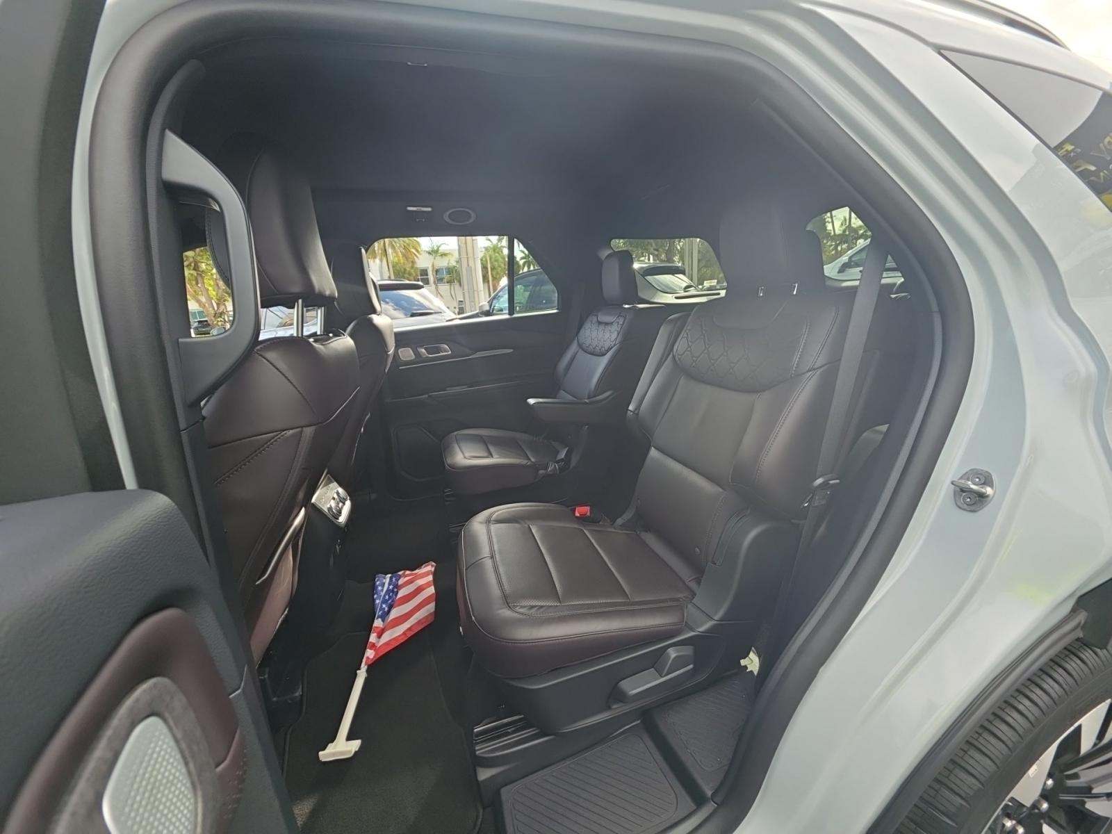 2025 Ford Explorer Platinum AWD