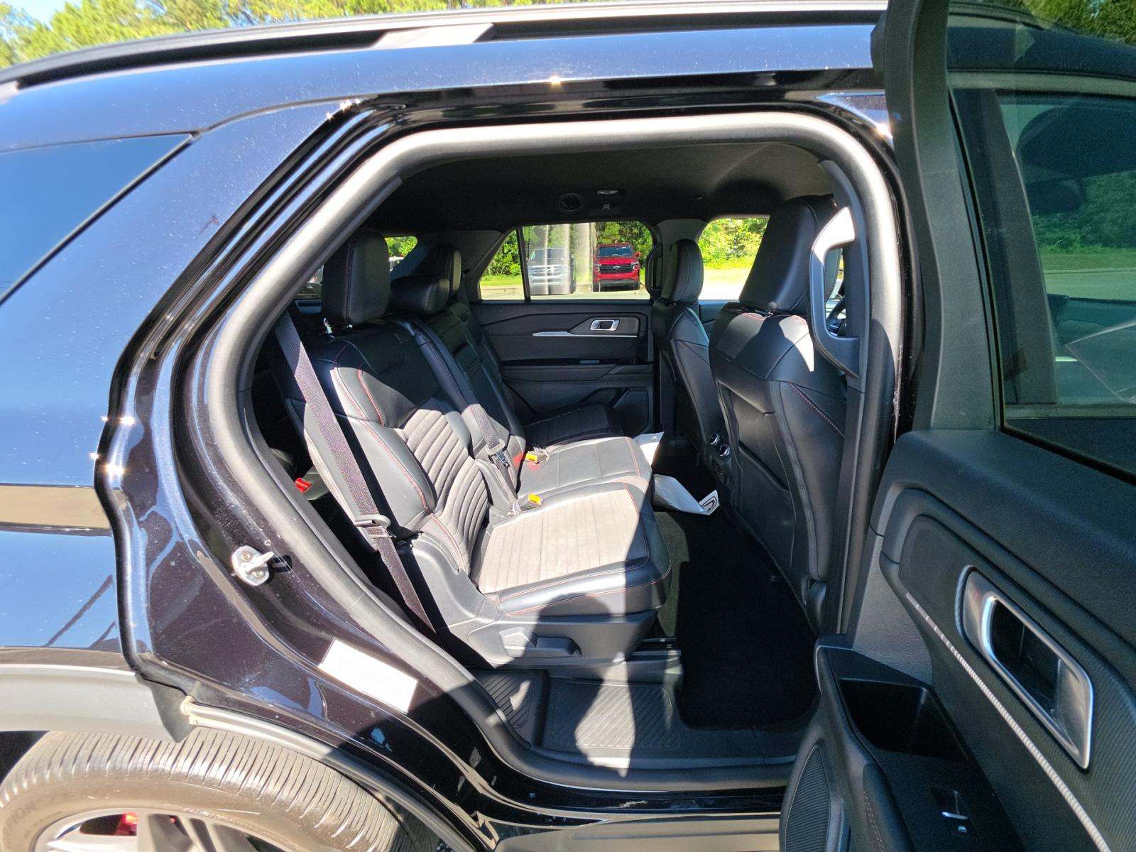 2025 Ford Explorer ST-Line AWD