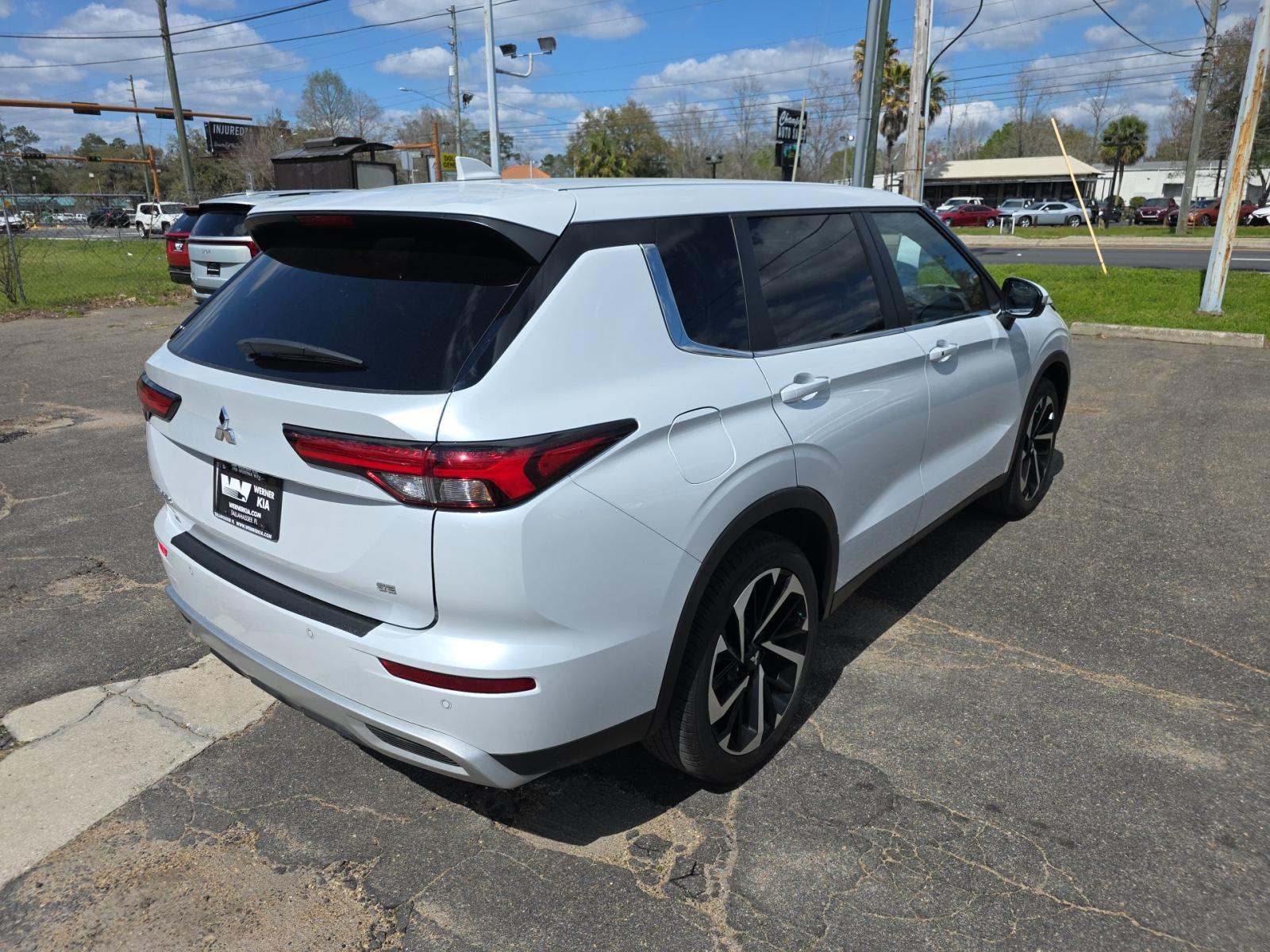 2024 Mitsubishi Outlander SE FWD