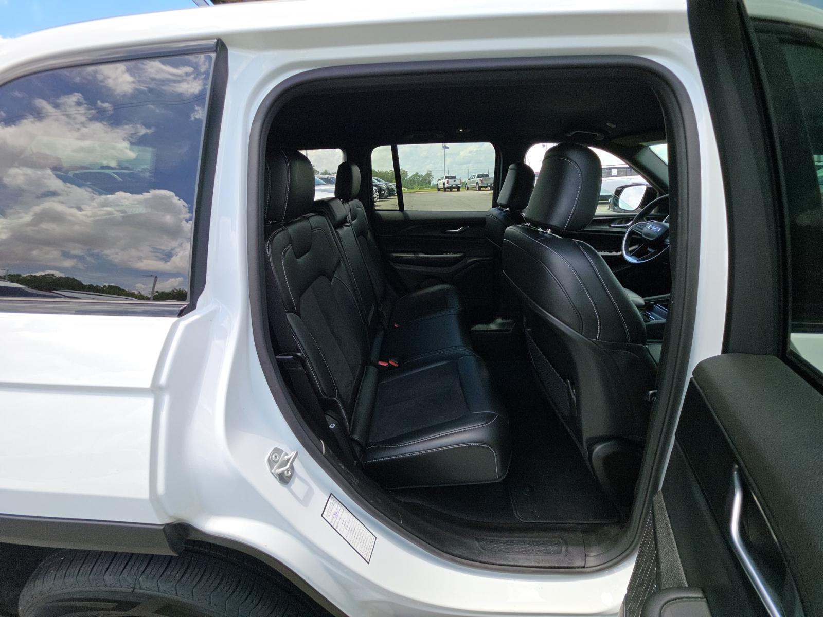 2025 Jeep Grand Cherokee Altitude AWD