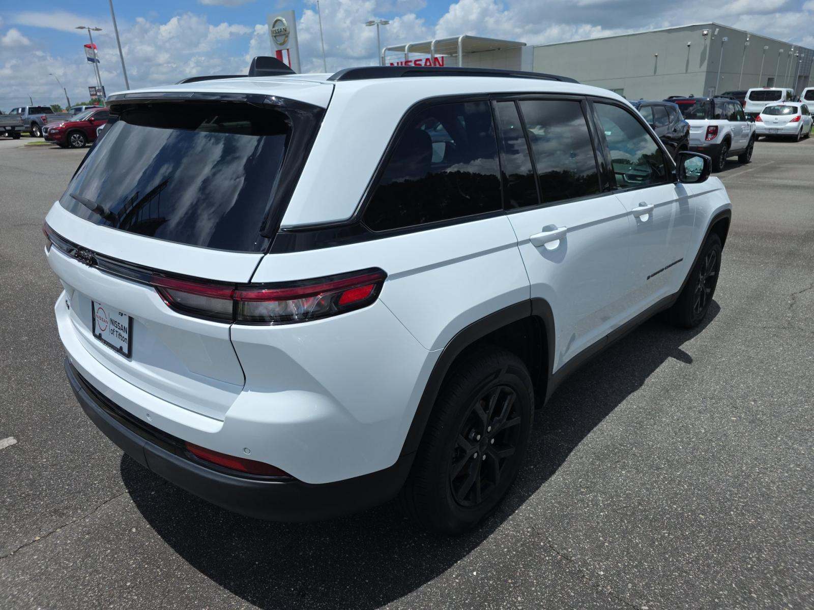 2025 Jeep Grand Cherokee Altitude AWD