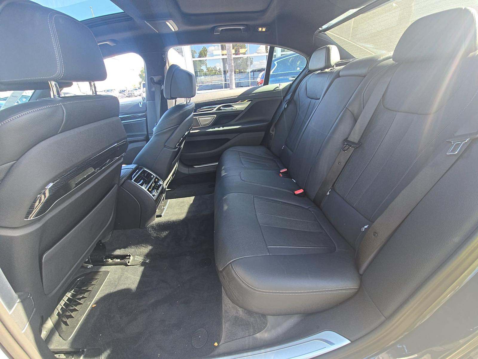 2022 BMW 7 Series 740i RWD