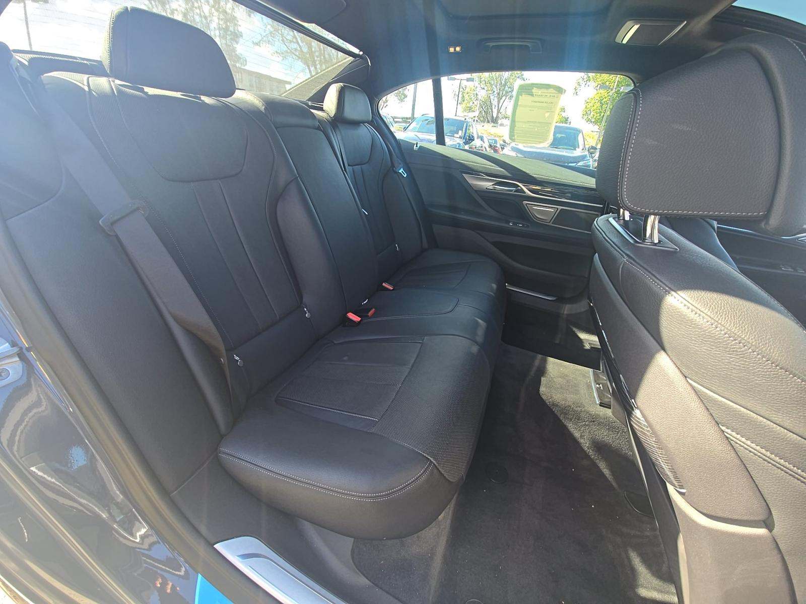 2022 BMW 7 Series 740i RWD