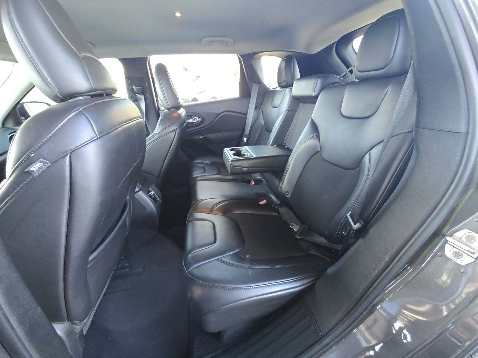 2019 Jeep Cherokee Latitude Altitude Edition FWD