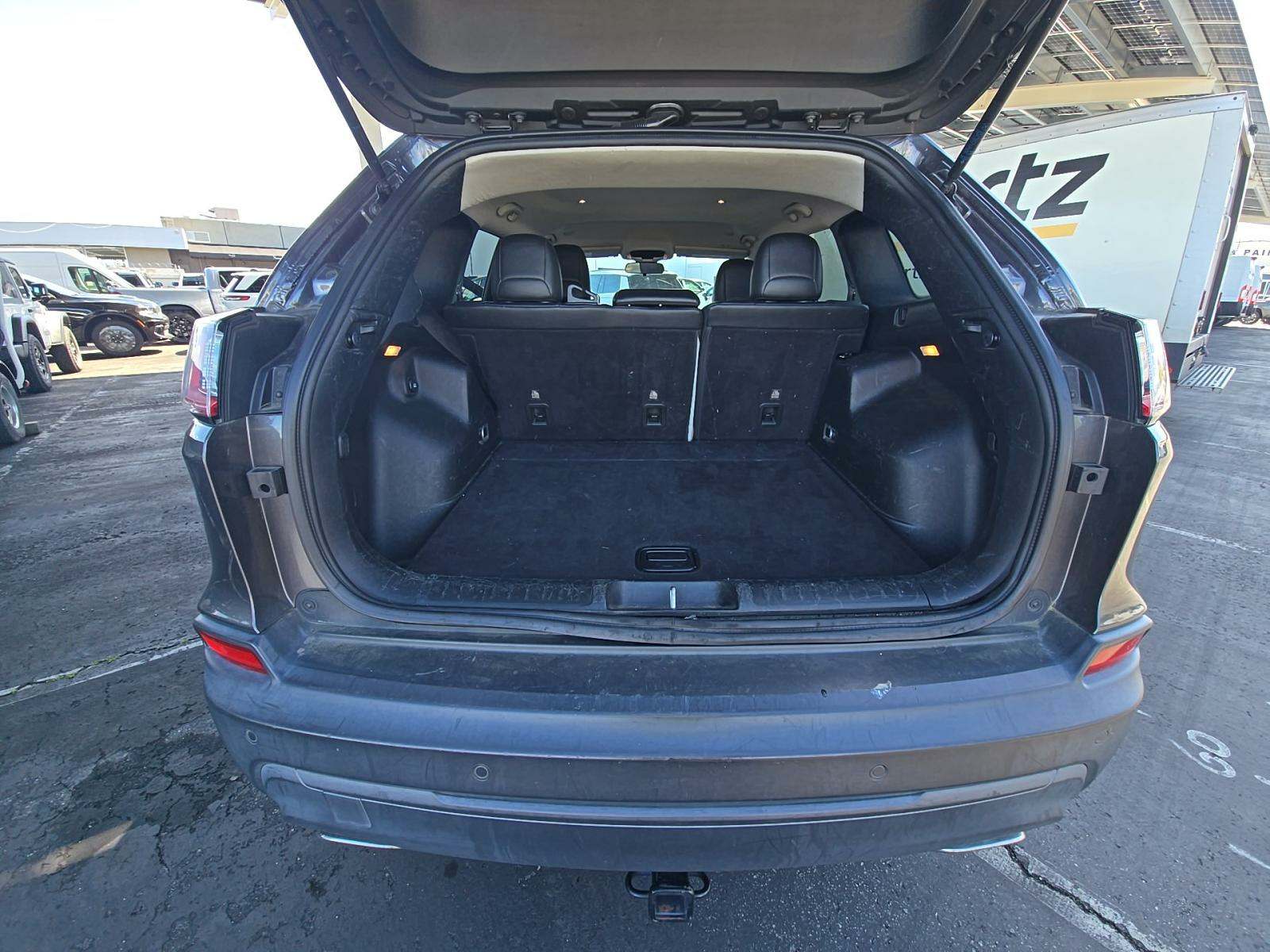 2019 Jeep Cherokee Latitude Altitude Edition FWD