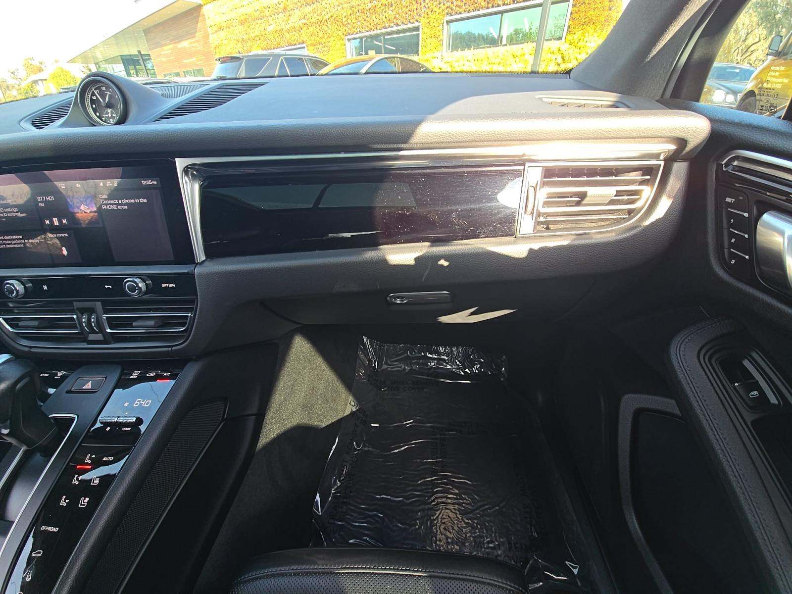 2024 Porsche Macan Base AWD