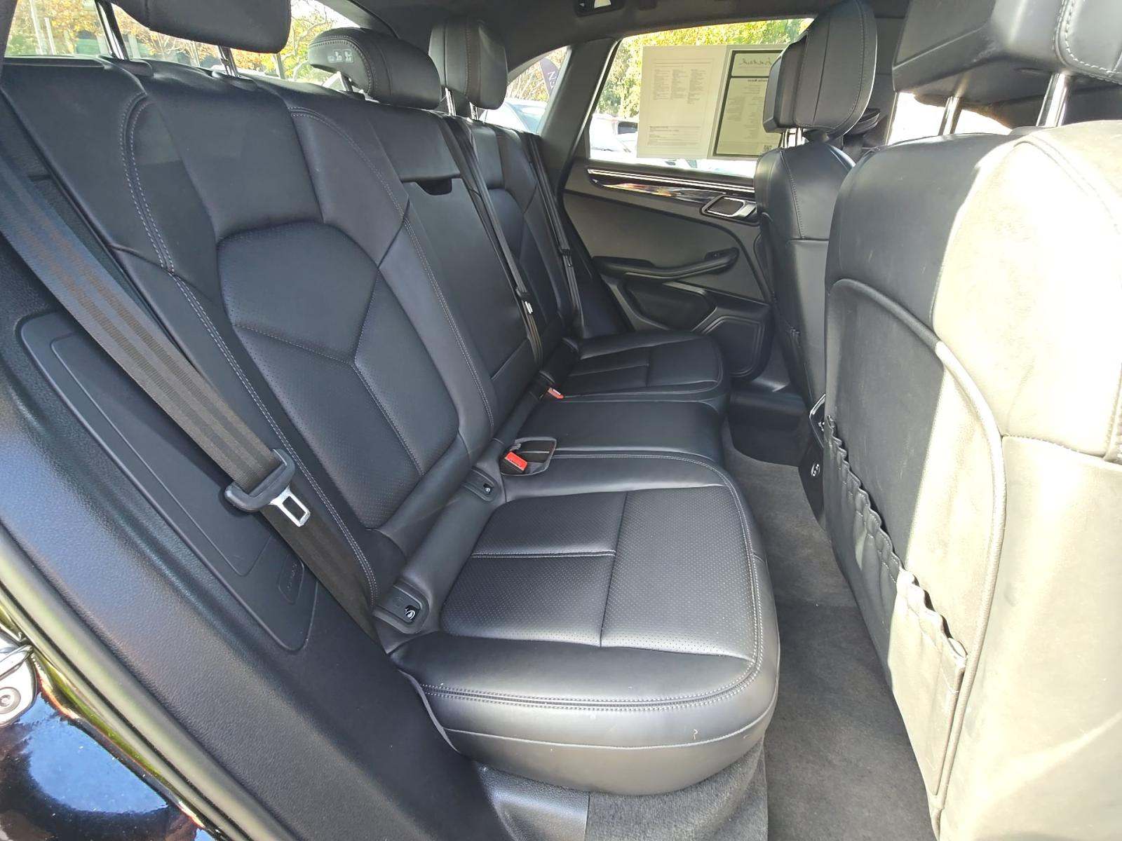 2024 Porsche Macan Base AWD