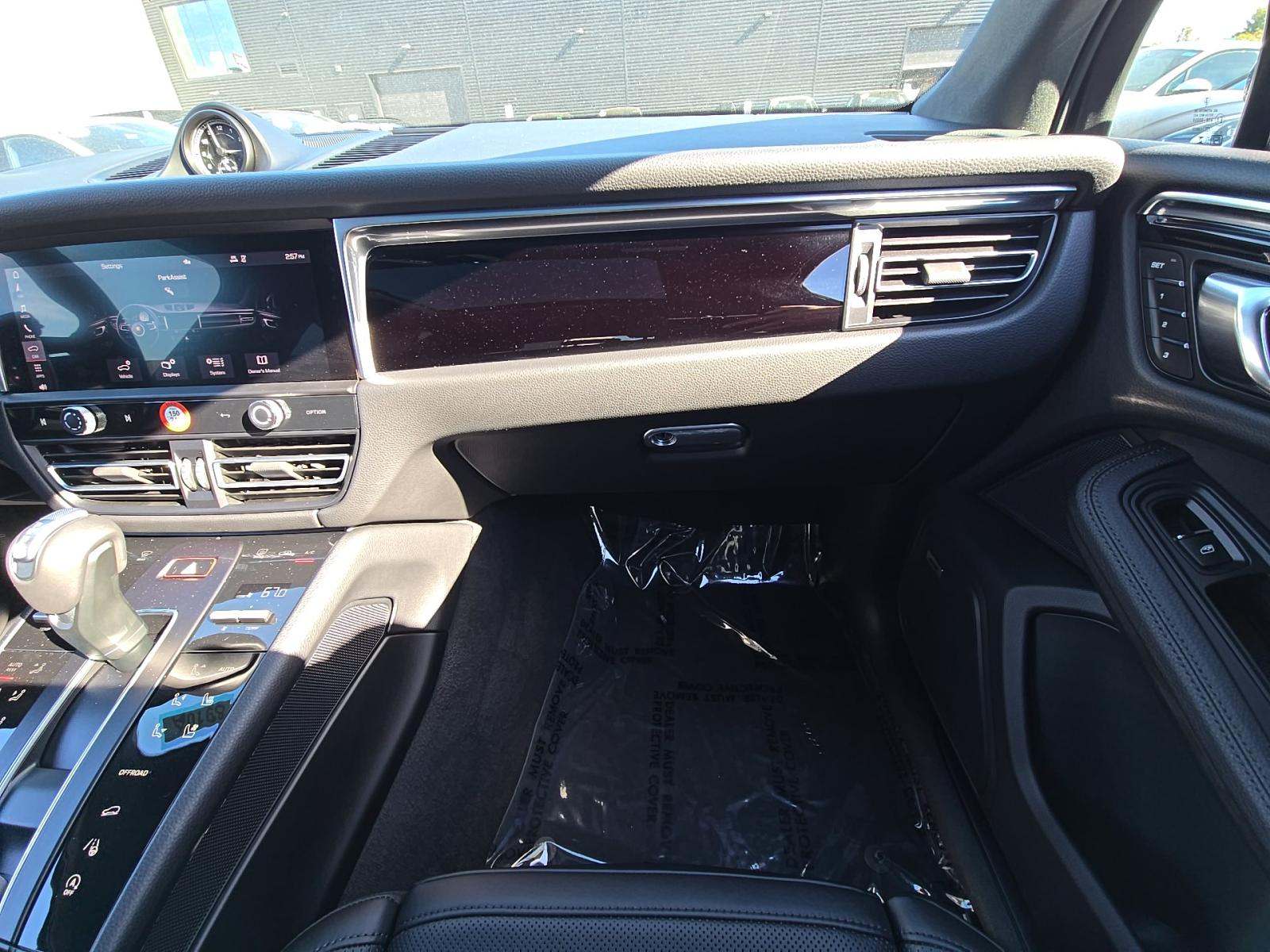 2025 Porsche Macan Base AWD