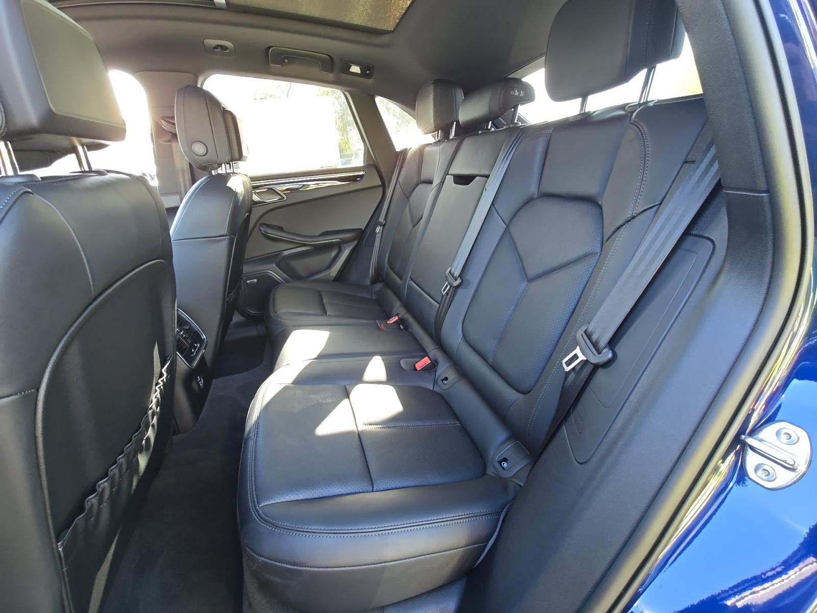 2025 Porsche Macan Base AWD