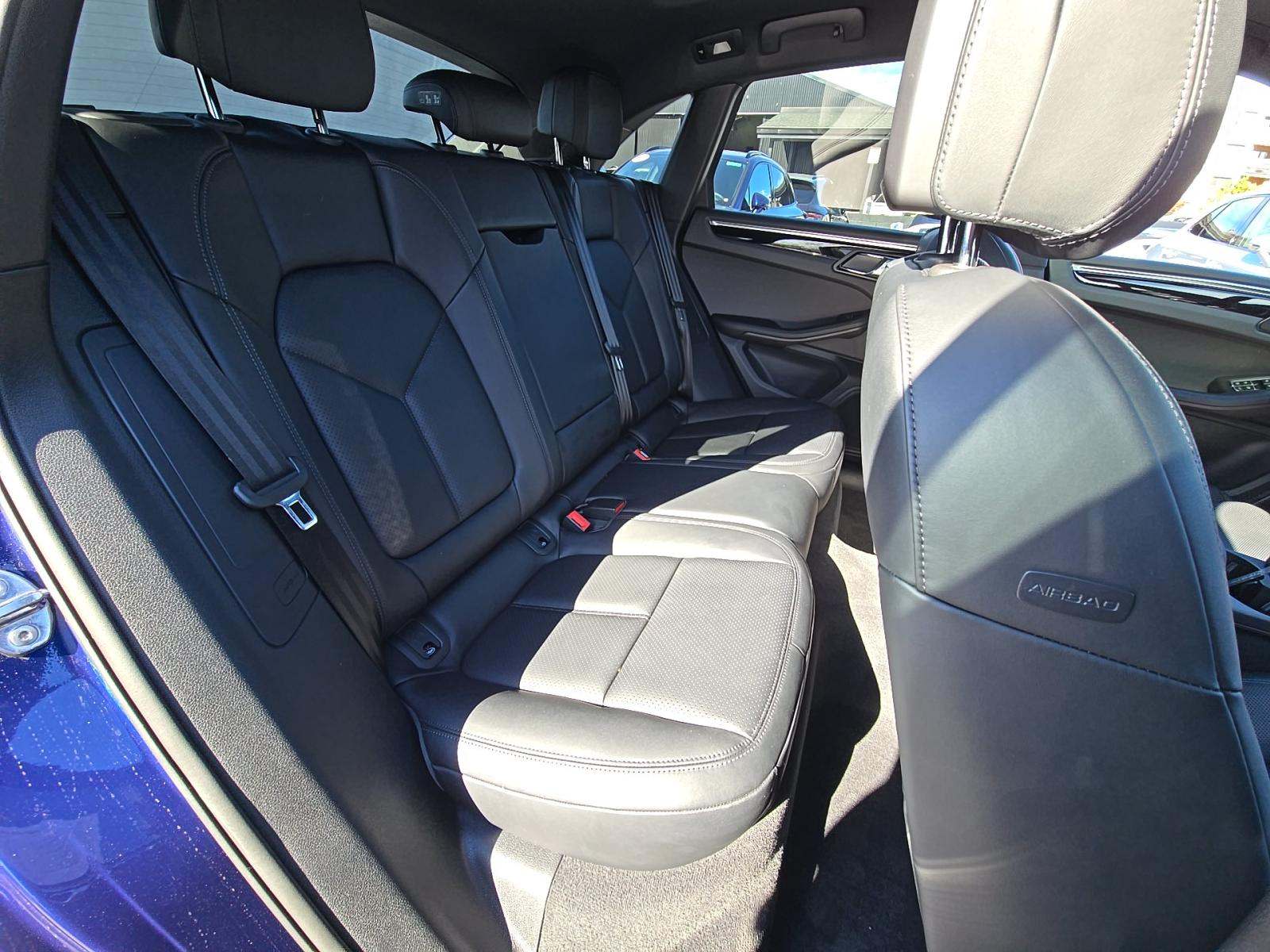 2025 Porsche Macan Base AWD